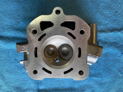Hlava kompletni loncin 250cc voda