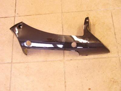 levý zadní plast pod sedadlo spolujezdce