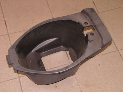 plast pod sedlo - plast - Kingway skutr Coliber a Jazz 50