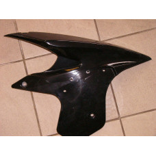 pravý kryt nádrže na Hyundai SG 300