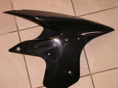 pravý kryt nádrže na Hyundai SG 300