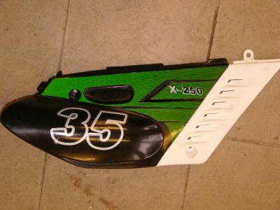 pravý kryt pod sedlo sedadlo  - plast - cross AGB-35 250cc ruzne barvy