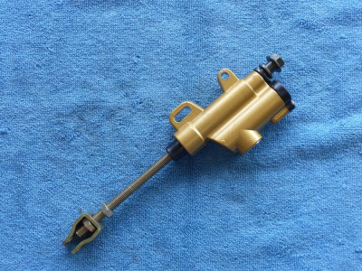 Pumpa brzdy pro Cross zavit 10 mm