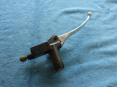 Pumpa prava válec zavit 8mm