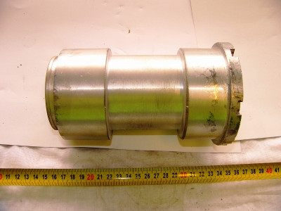 zadní náboj s ložisky a gufery Hyundai SG300